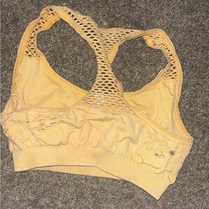Super cute sports bra 
Barely worn, just too small 
FLATTERING💋🤞🏾💌
Size small